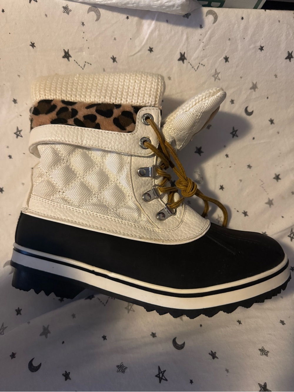 Globalwin Women's Winter Lace-Up Boots in White and Black